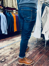 Load image into Gallery viewer, Lee - ‘Luke’ Washed Blue Slim Tapered Jeans - L02
